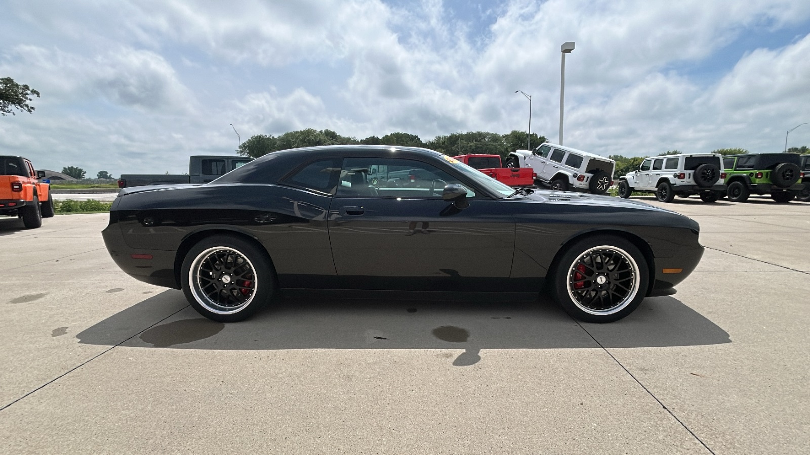 2008 Dodge Challenger SRT8 photo 2