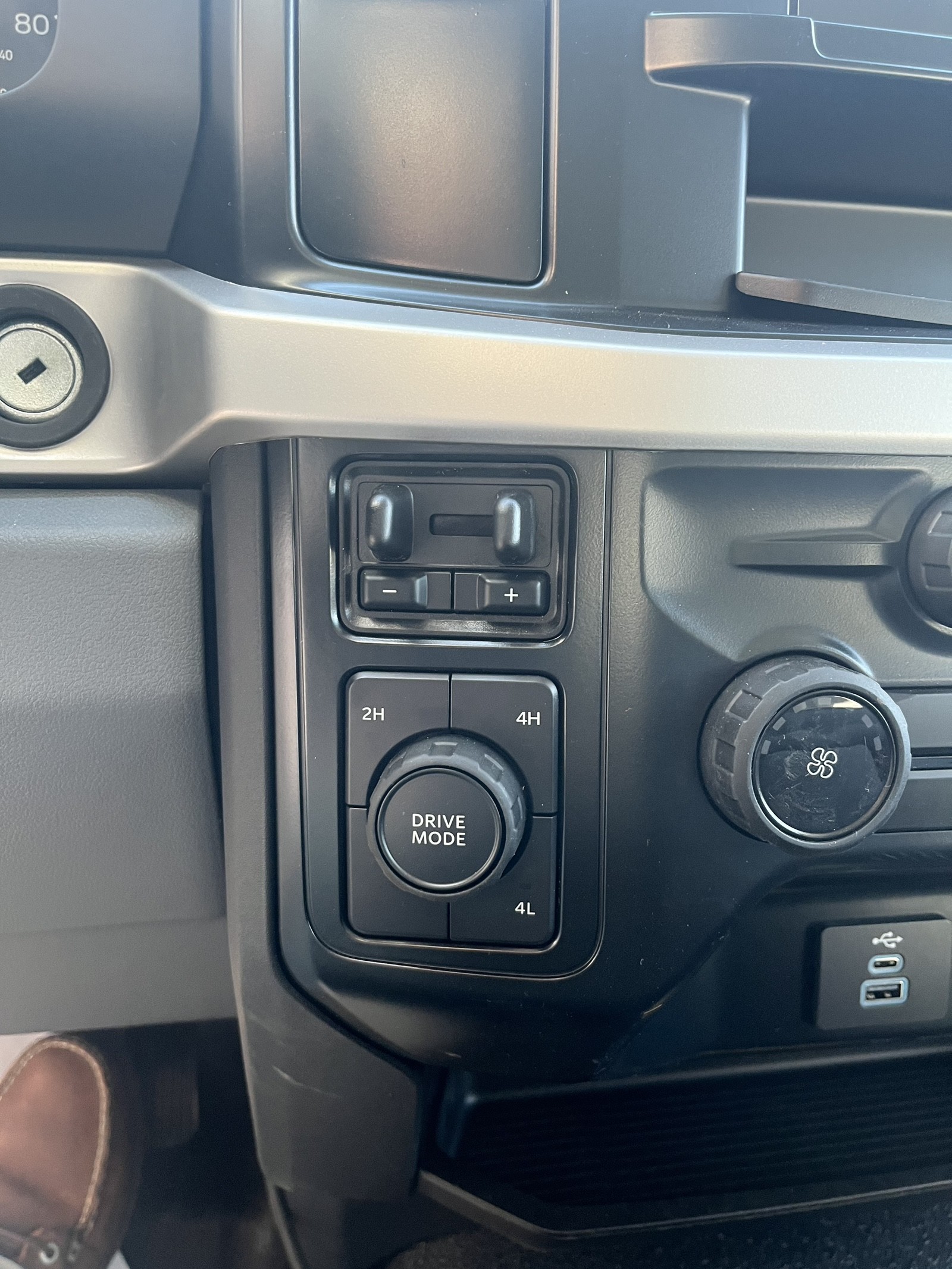 2024 Ford F-600 photo 18
