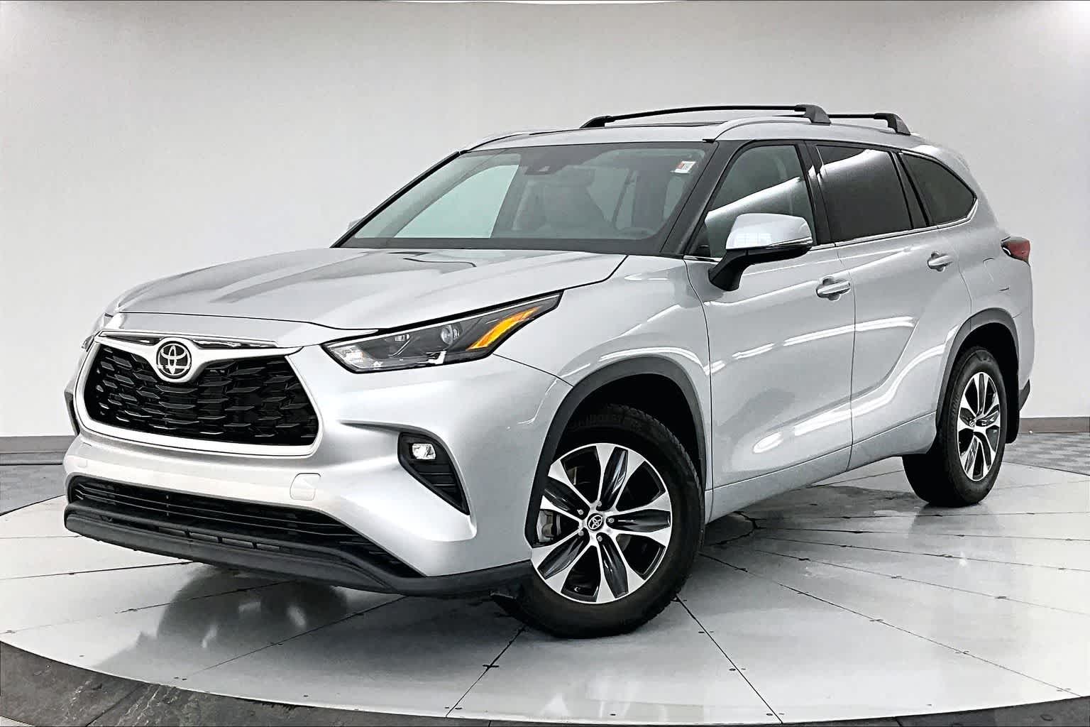 2022 Toyota Highlander XLE's photo