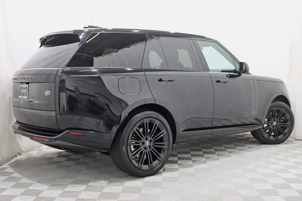2023 Land Rover Range Rover SE photo 8