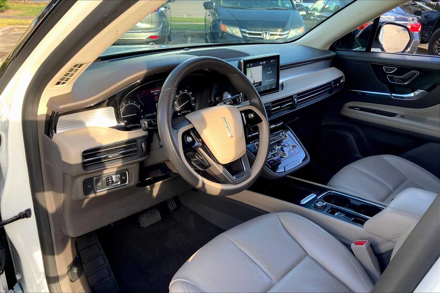 2020 Lincoln Corsair Standard photo 15