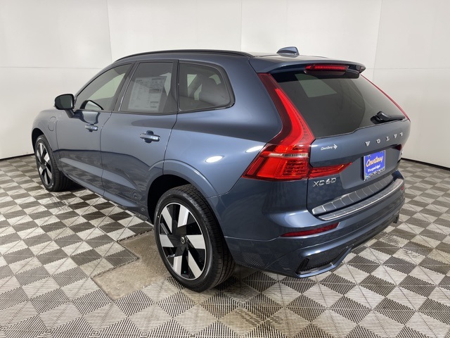 2025 Volvo XC60 Hybrid T8 Plus photo 4