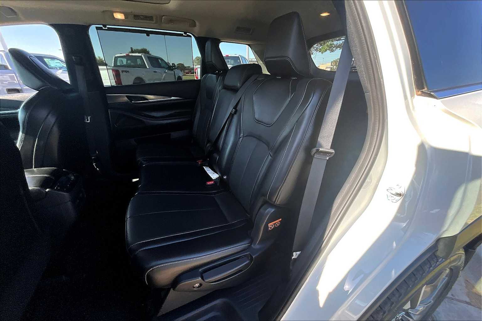 2022 Infiniti QX60 Luxe photo 18