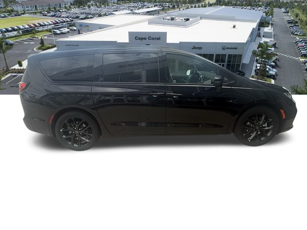 2026 Chrysler Pacifica Limited photo 3