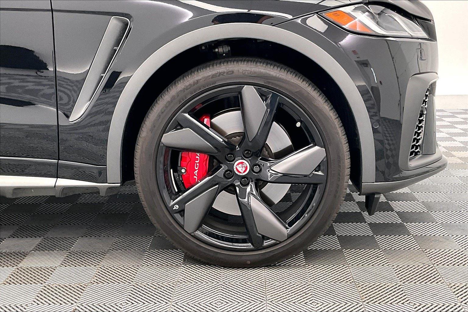 2023 Jaguar F-PACE SVR photo 6