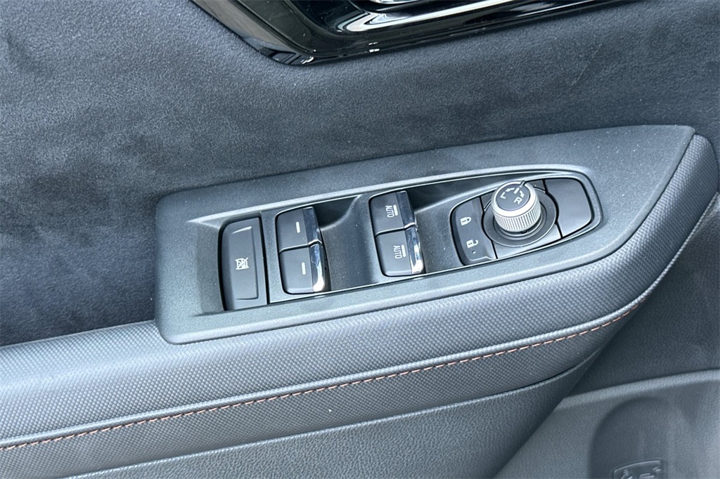 2025 Subaru Forester Touring photo 13