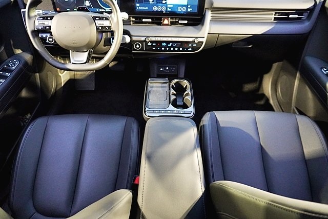 Used 2025 Green Hyundai SEL image 24