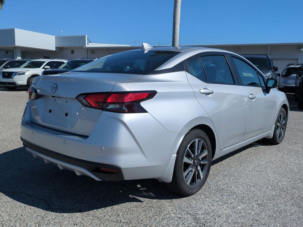 2025 Nissan Versa 1.6 SV photo 4