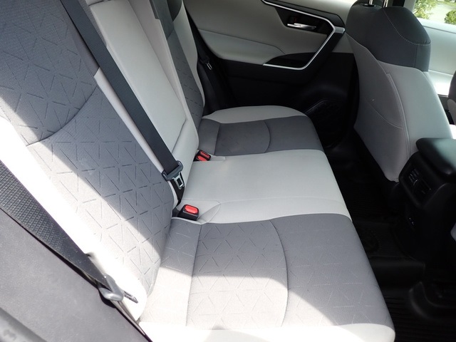 2022 Toyota RAV4 XLE photo 13