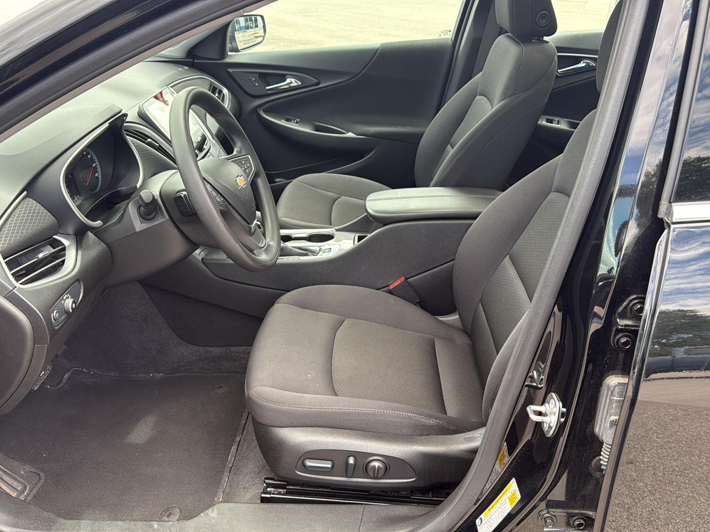 2024 Chevrolet Malibu 1LT photo 8