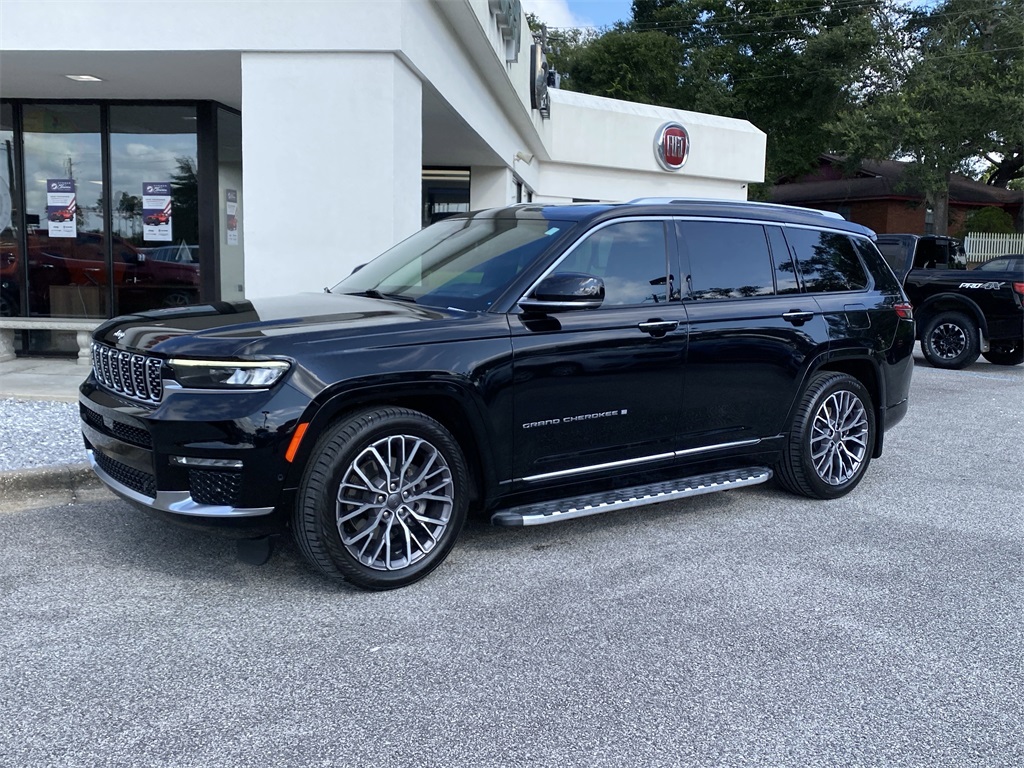 2023 Jeep Grand Cherokee L Summit Reserve photo 3