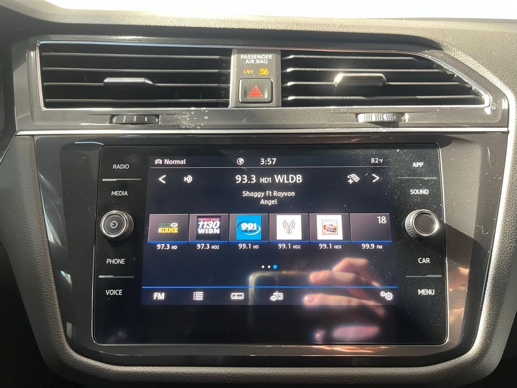 2020 Volkswagen Tiguan SE R-Line Black photo 16