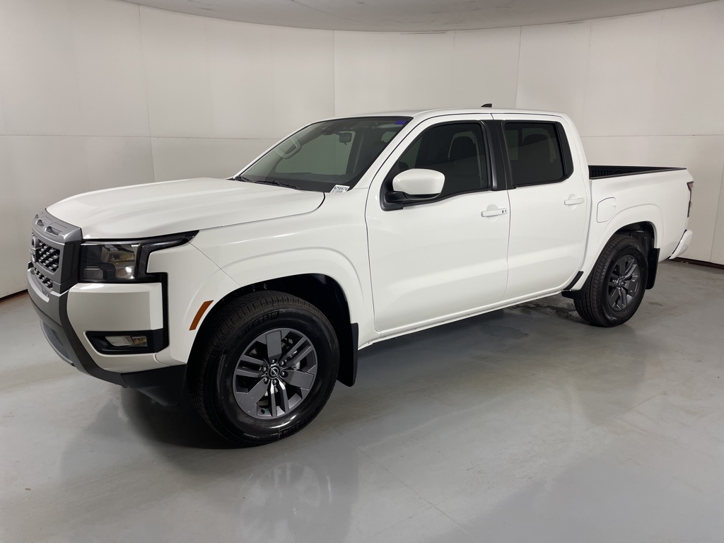 2025 Nissan Frontier Crew Cab SV photo 3