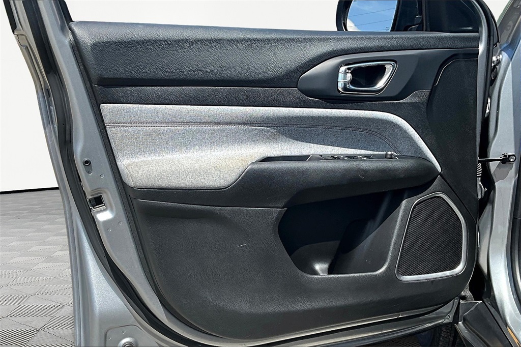 2022 Jeep Compass Latitude Lux photo 23