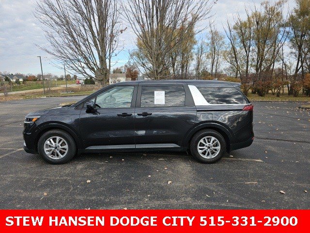 2022 Kia Carnival LX's photo