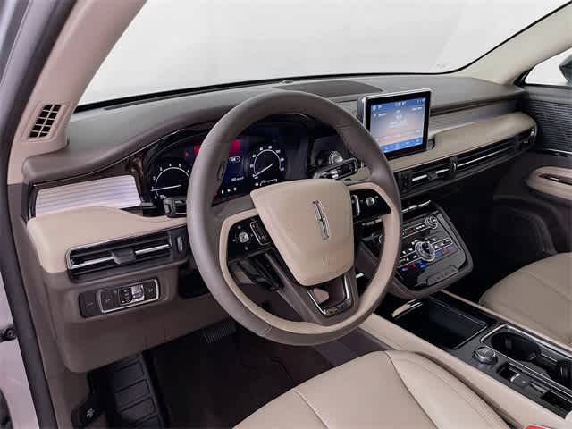 2022 Lincoln Corsair Standard photo 9