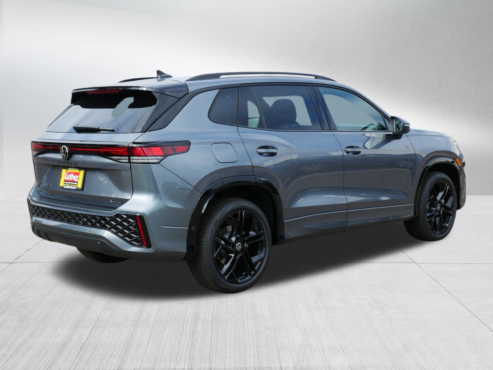 2026 Volkswagen Tiguan SE R-Line Black photo 3