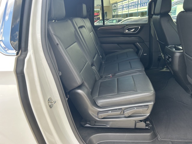 2023 Chevrolet Suburban LT photo 14