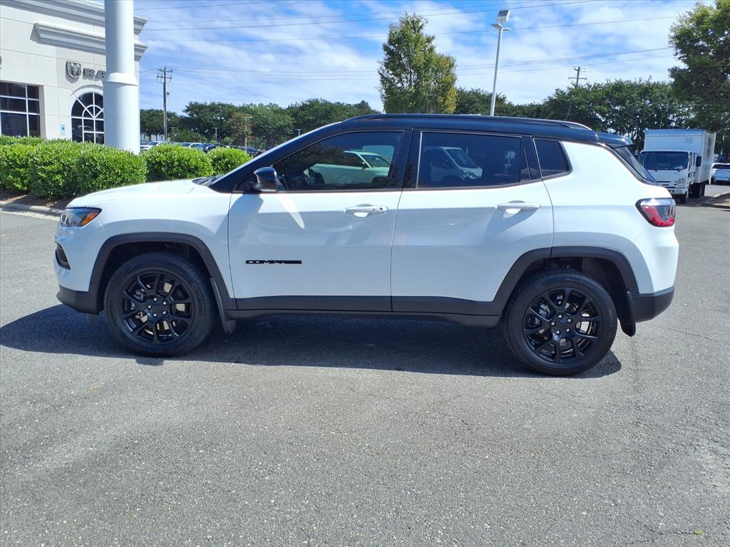 2023 Jeep Compass Altitude photo 14