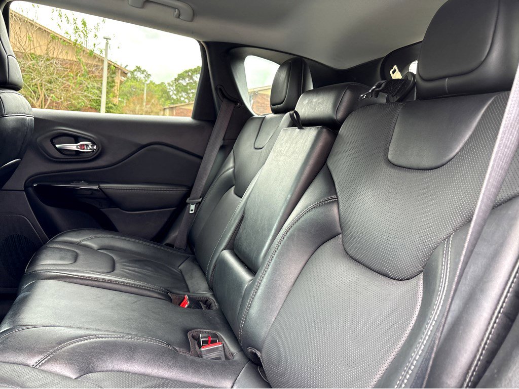 2023 Jeep Cherokee Altitude Lux photo 14