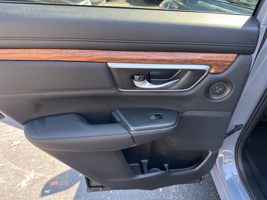 2022 Honda CR-V Hybrid Touring photo 13
