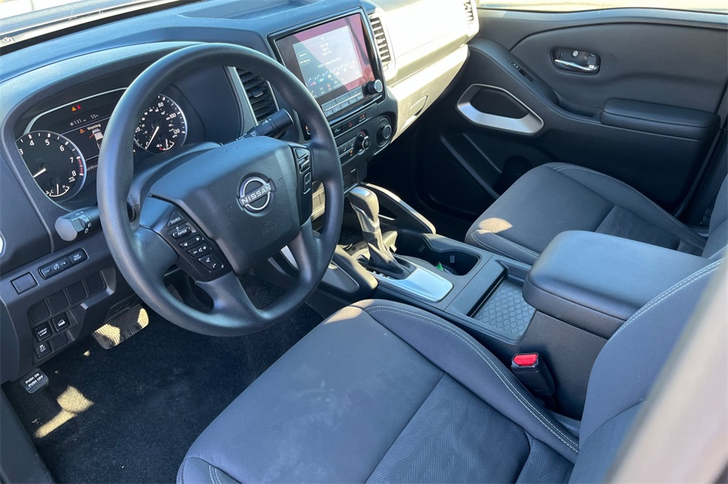 2023 Nissan Frontier SV photo 4