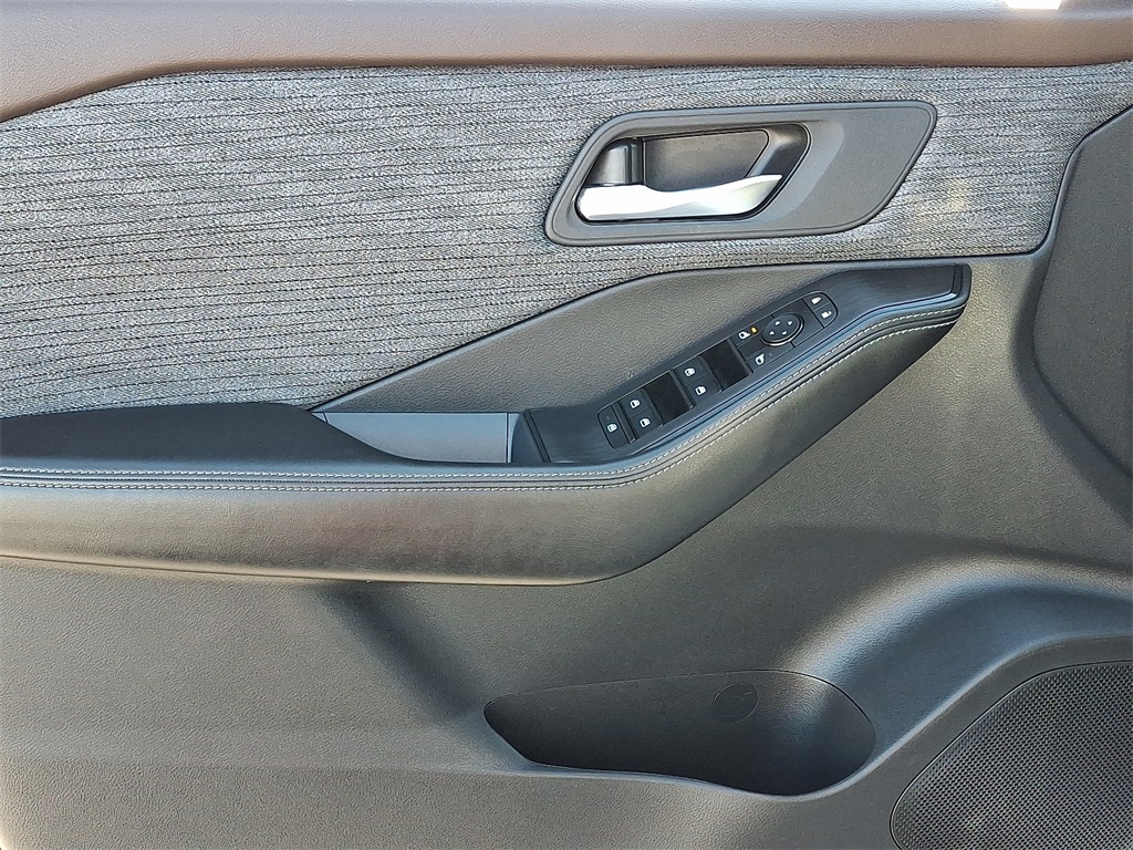 2023 Nissan Rogue SV photo 13