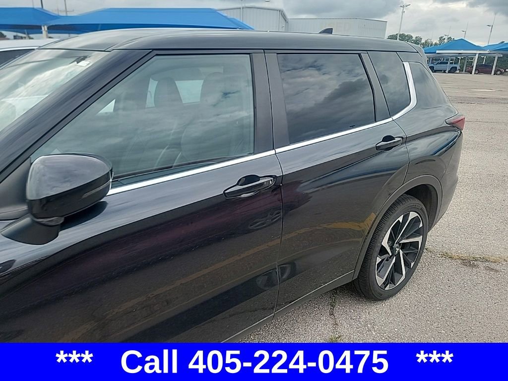 2023 Mitsubishi Outlander SE photo 4