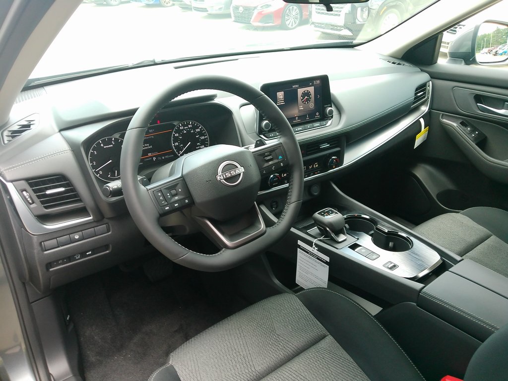 2025 Nissan Rogue SV photo 9