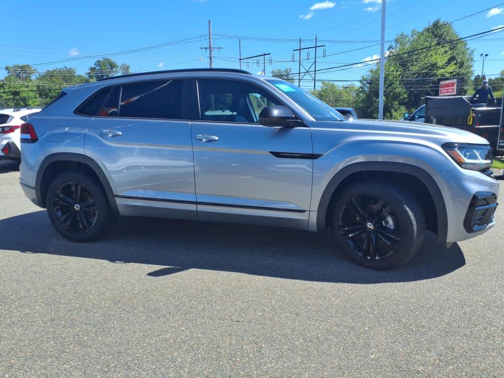 2023 Volkswagen Atlas Cross Sport SEL R-Line photo 3
