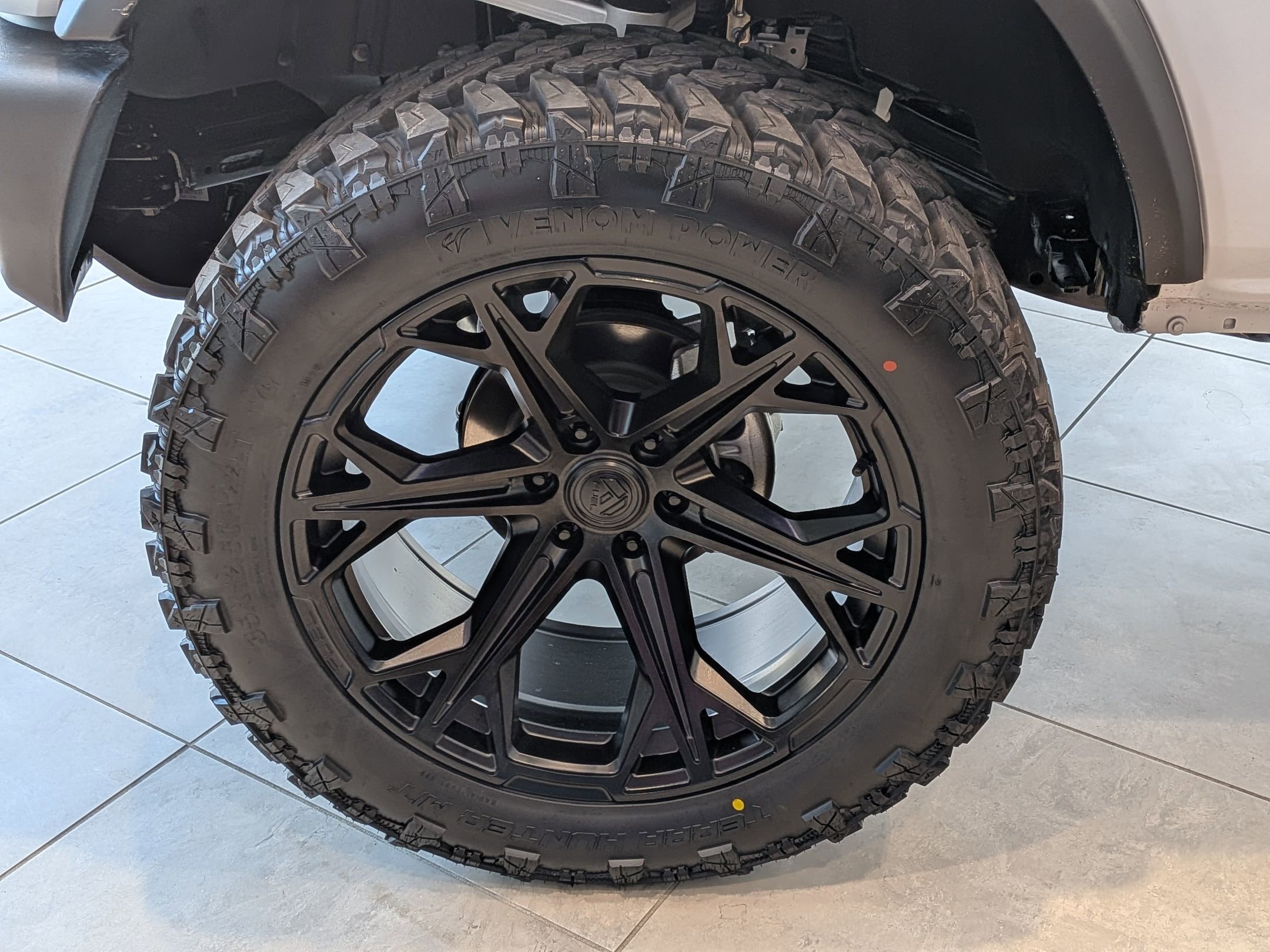 2025 Ford Bronco Base photo 3