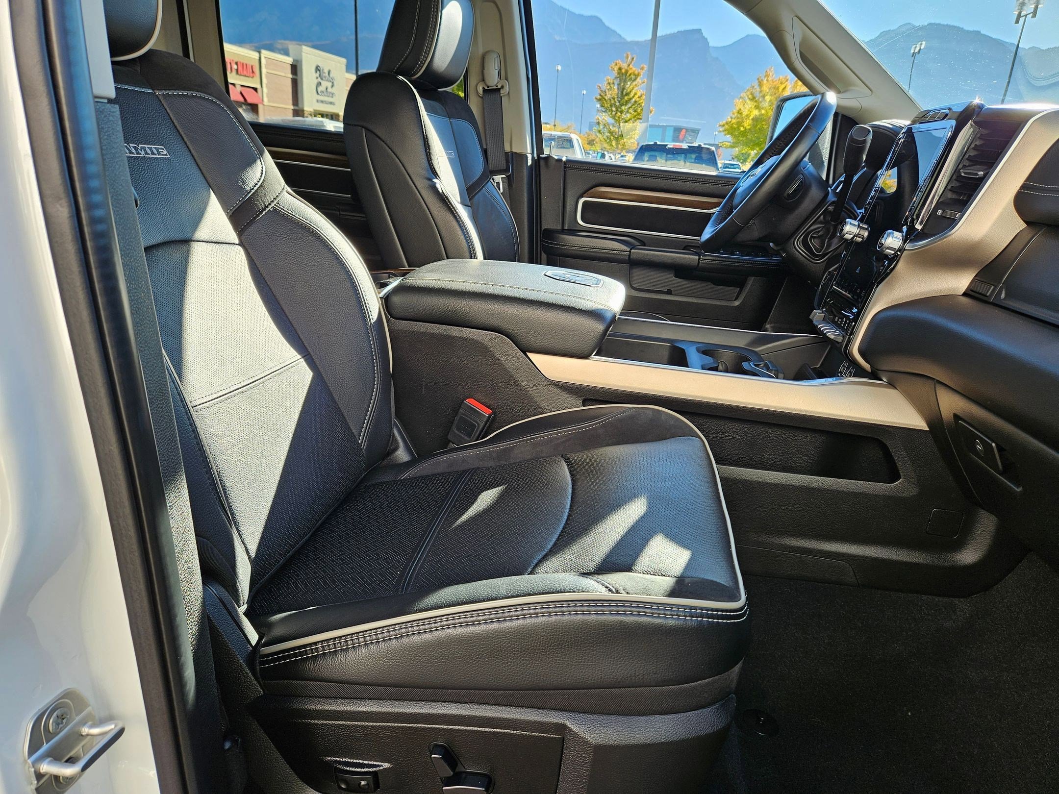 2024 Ram 2500 Laramie photo 30