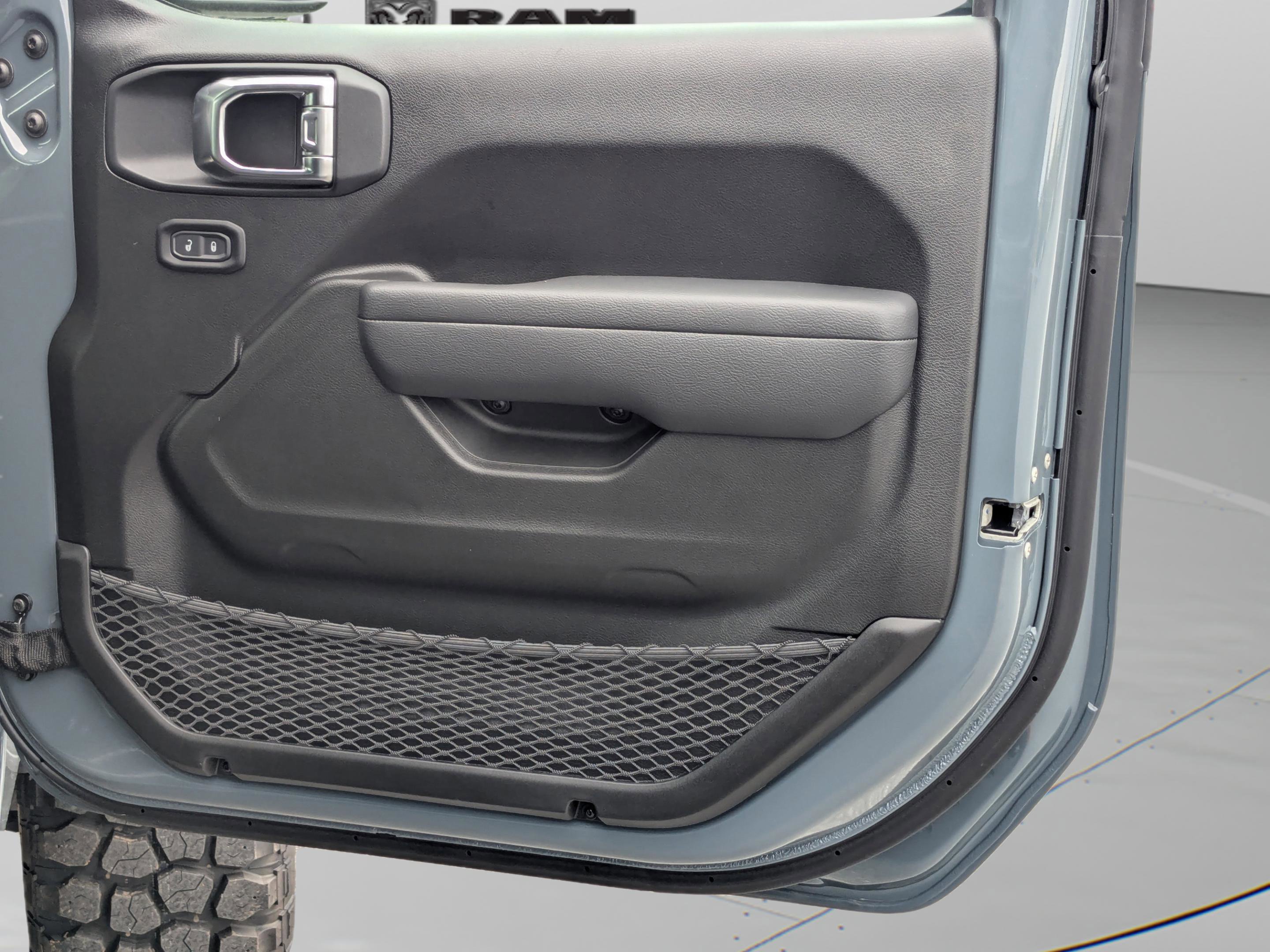 2025 Jeep Gladiator Sport S photo 38