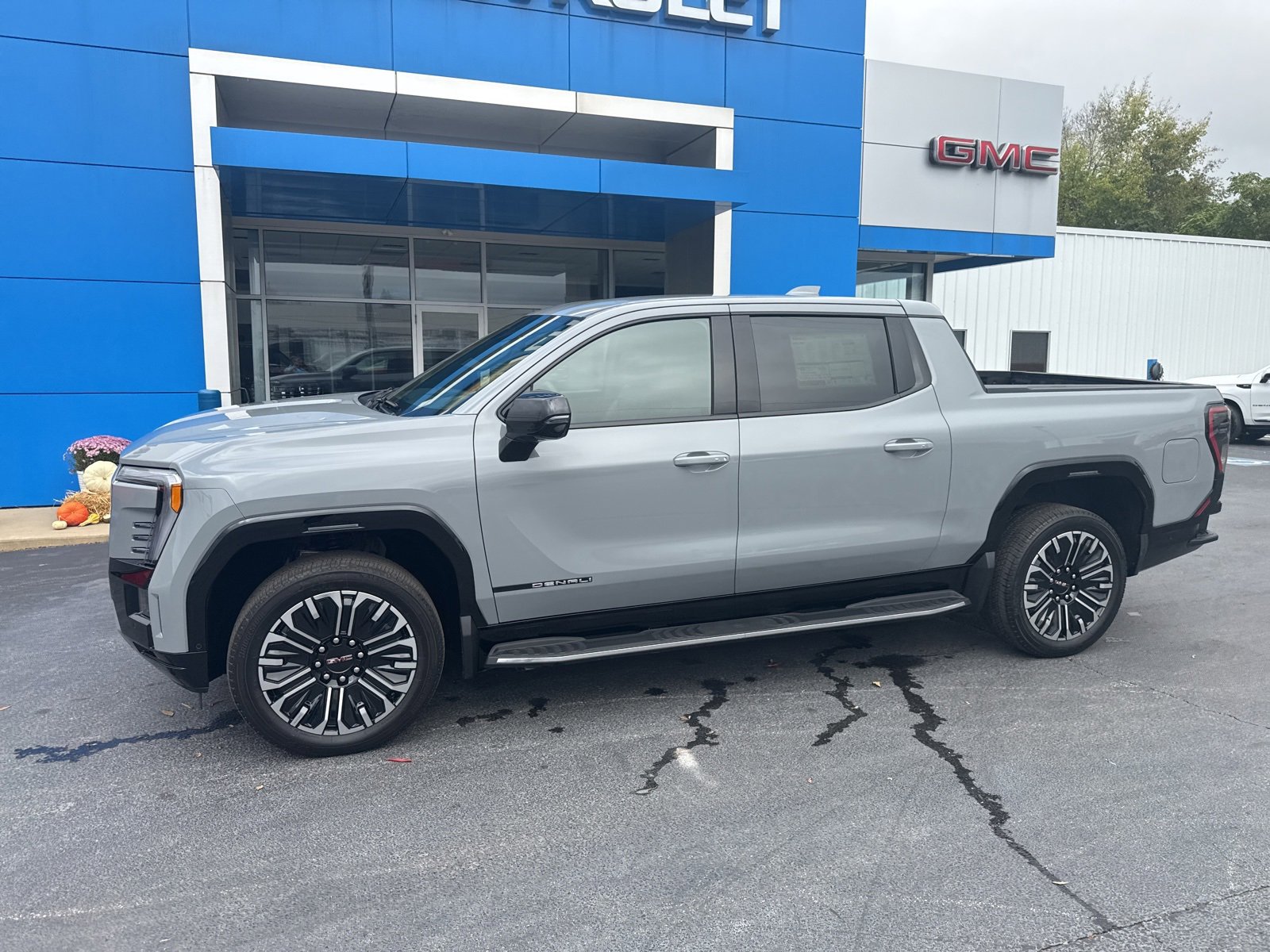 2026 Gmc Sierra EV Denali photo 3