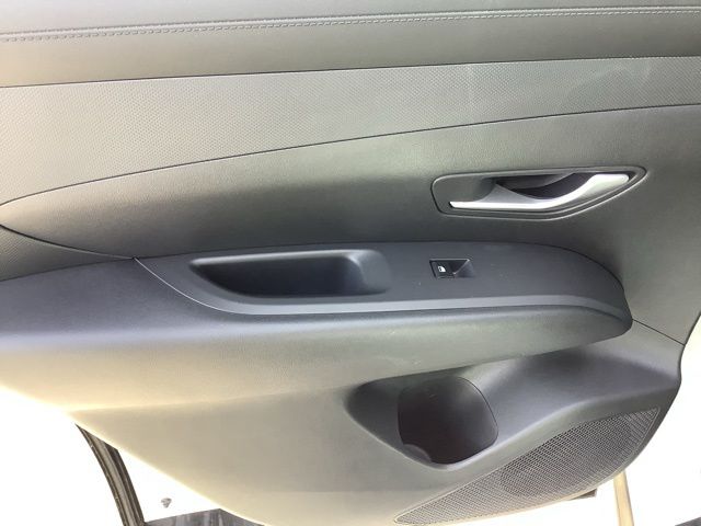 2025 Hyundai Tucson SE photo 14