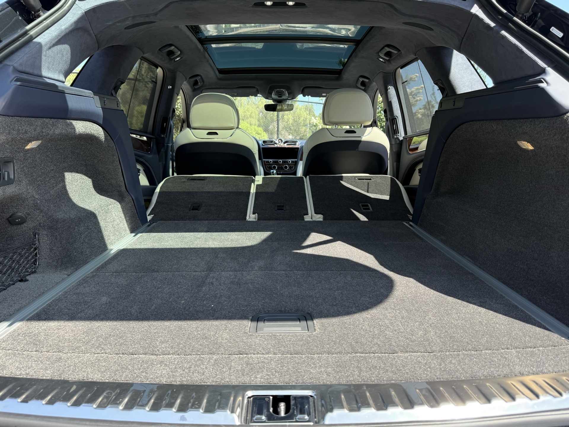 2024 Bentley Bentayga V8 photo 34