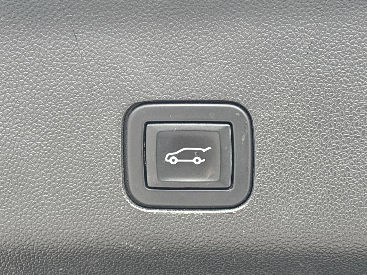 2021 Chevrolet Suburban LT photo 9