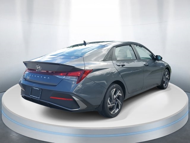 2025 Hyundai Elantra SEL Sport photo 4