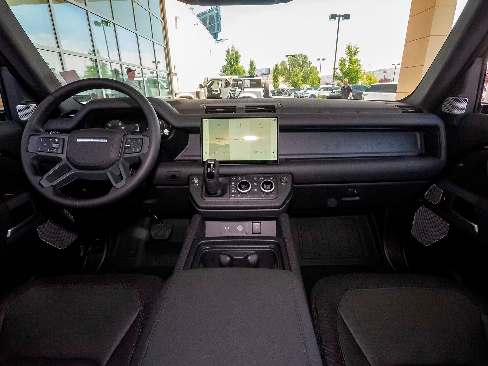 2024 Land Rover Defender 130 X-Dynamic SE photo 38