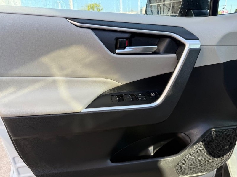 2022 Toyota RAV4 XLE photo 18
