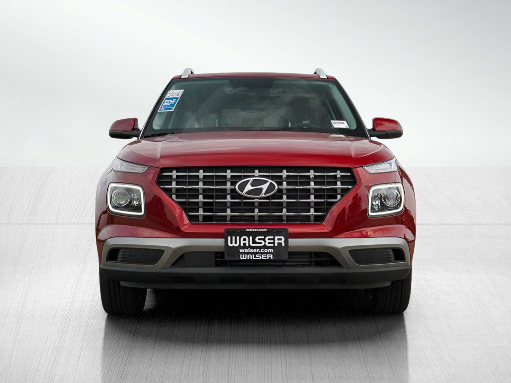 2025 Hyundai Venue Limited photo 2