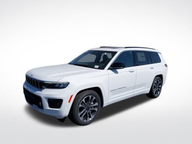 2025 Jeep Grand Cherokee Overland photo 3