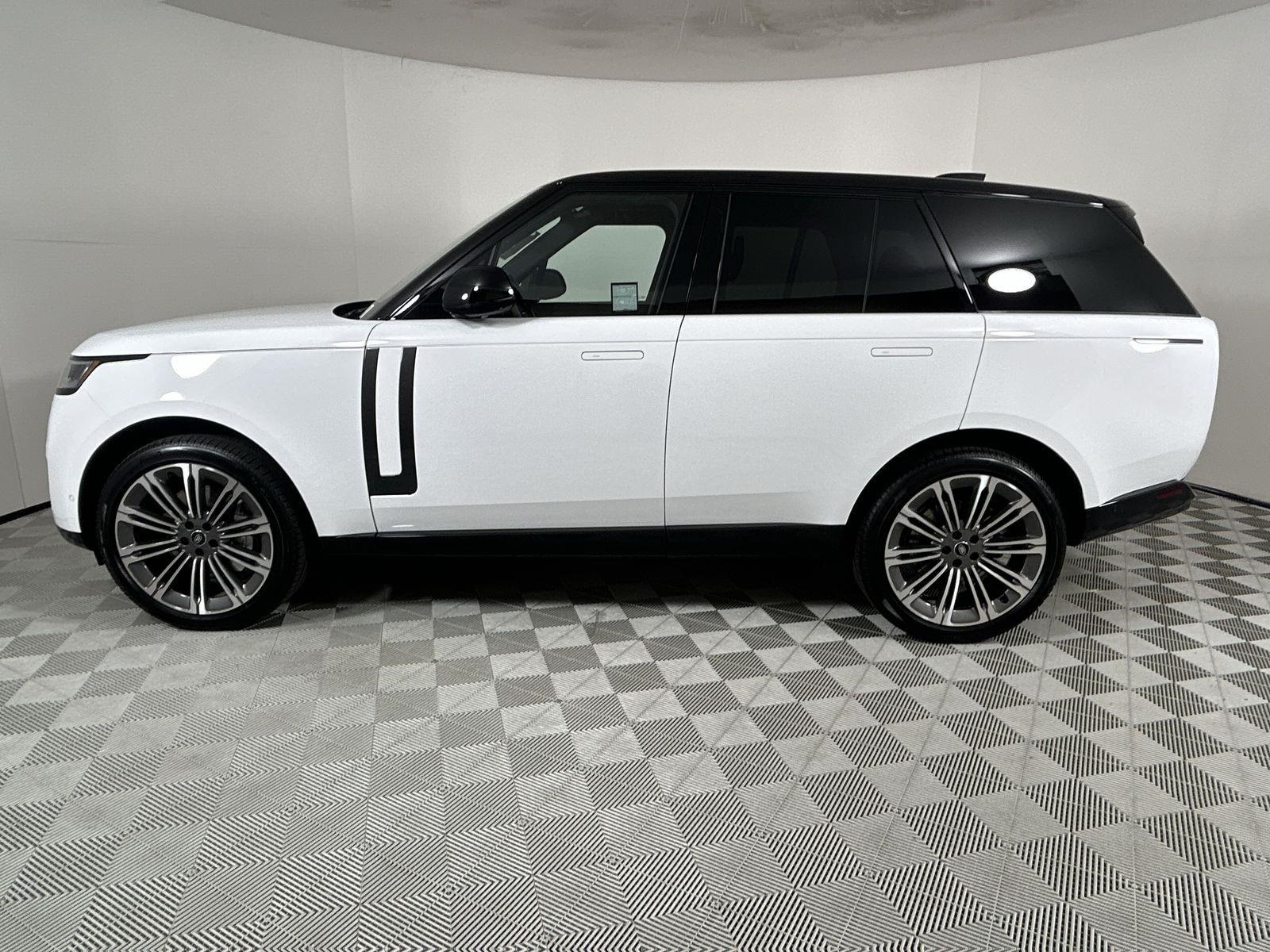 2025 Land Rover Range Rover SE photo 2