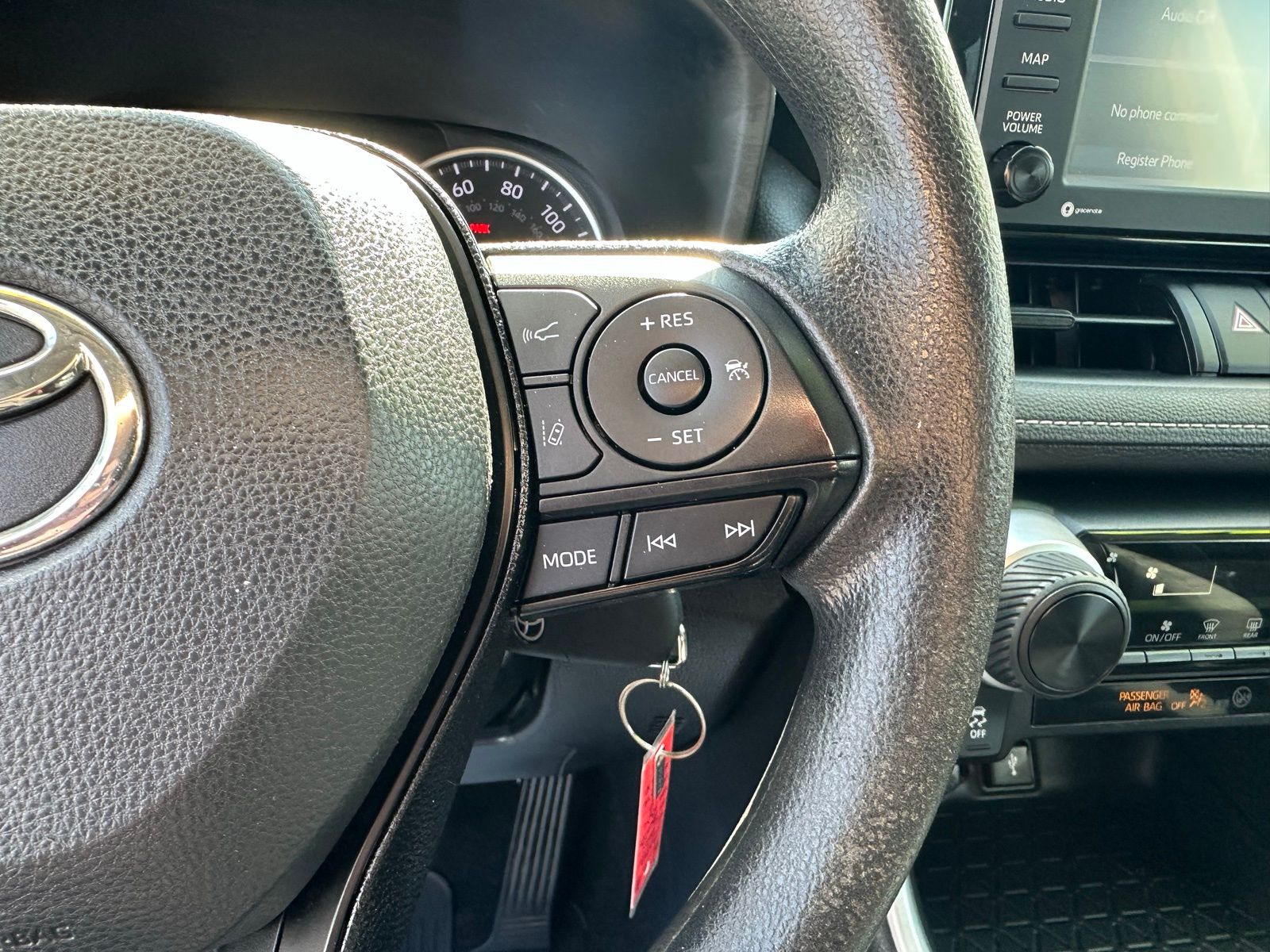 2021 Toyota RAV4 LE photo 12