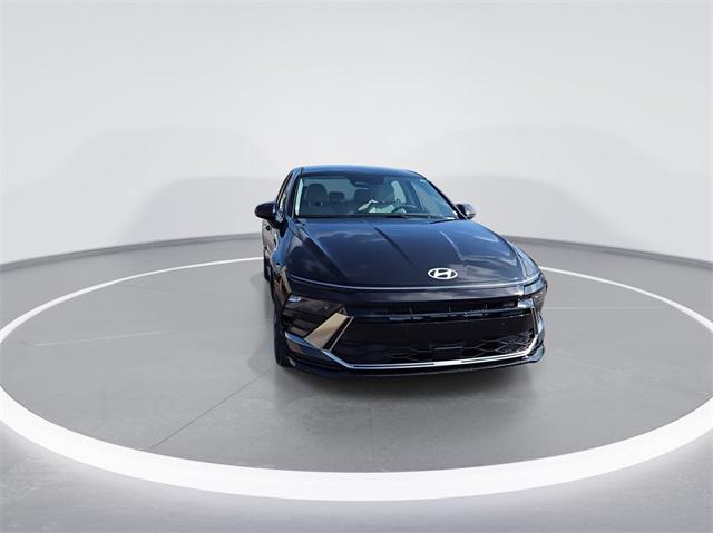 2025 Hyundai Sonata SEL photo 3
