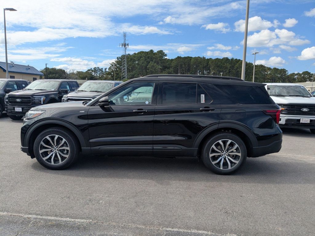 2025 Ford Explorer ST-Line photo 7
