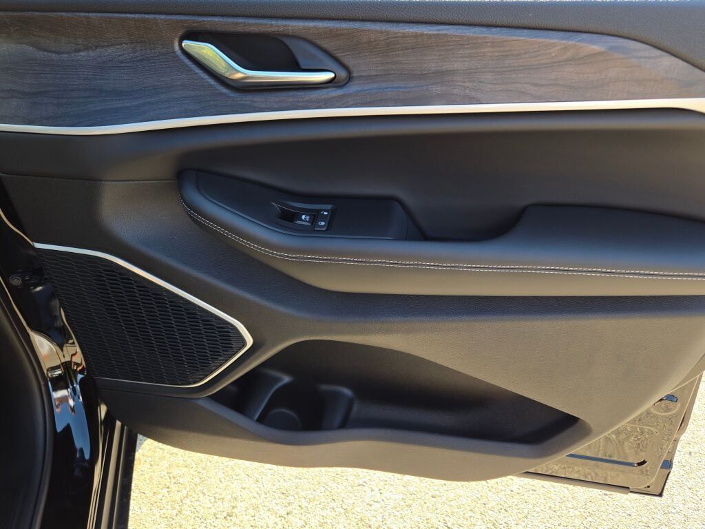 2025 Jeep Grand Cherokee Limited photo 4