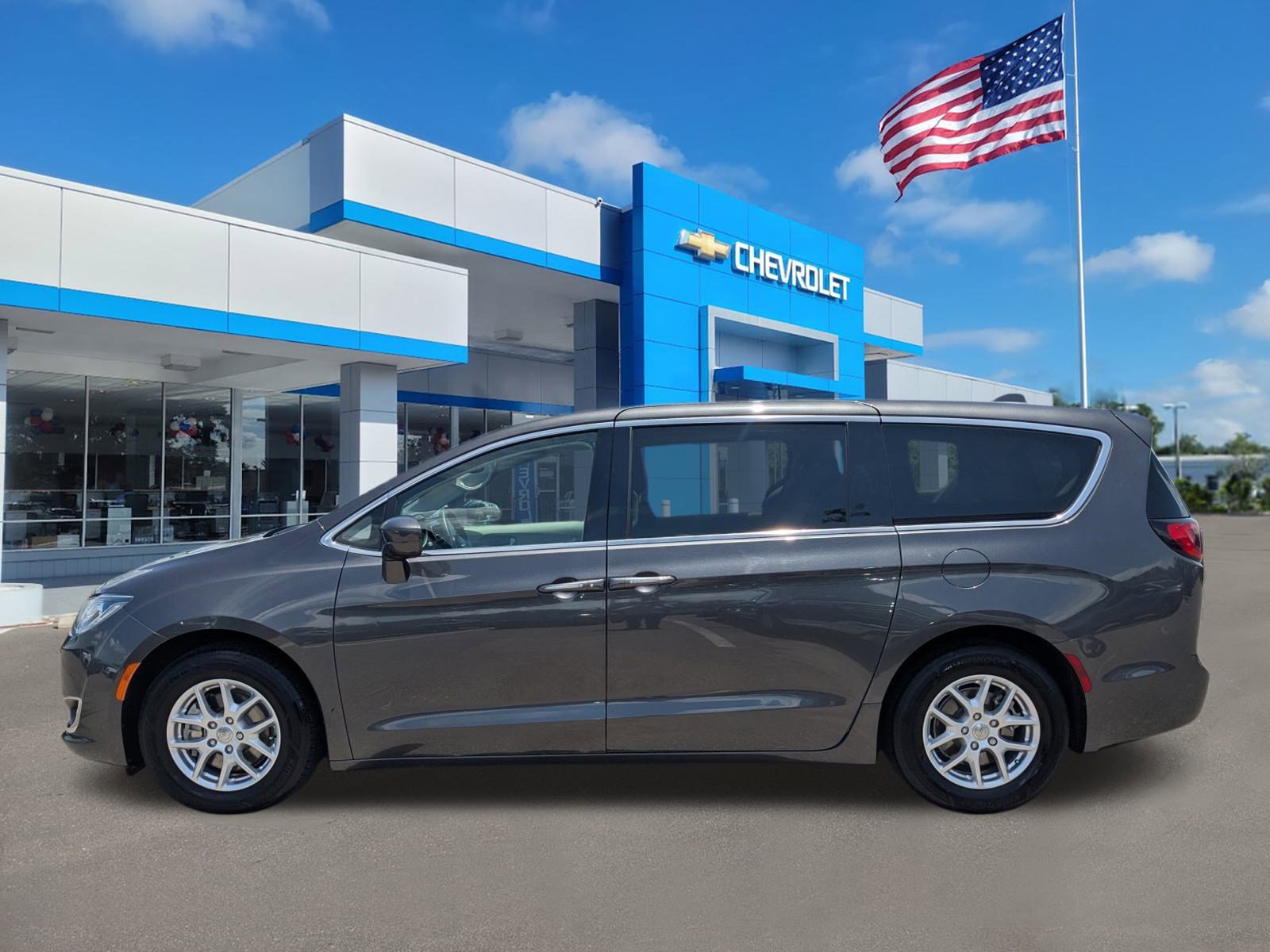 2020 Chrysler Pacifica Touring photo 6