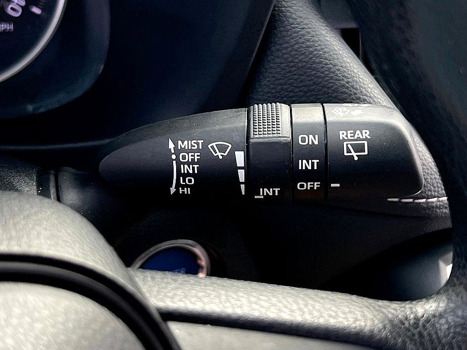 2022 Toyota RAV4 Hybrid XLE photo 18