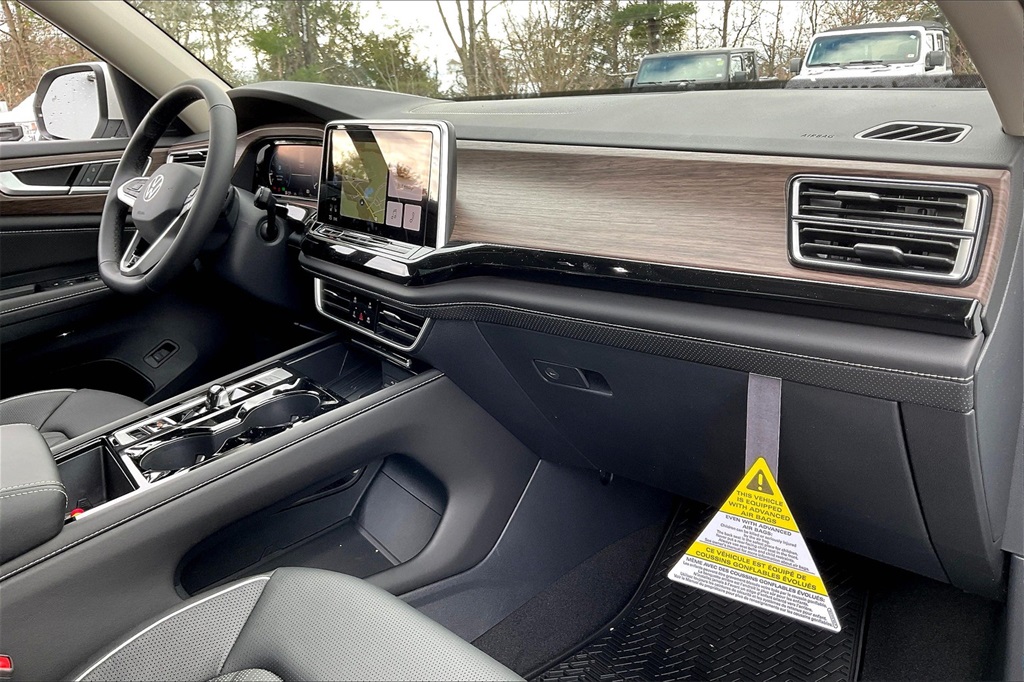 2025 Volkswagen Atlas SEL Premium R-Line photo 8